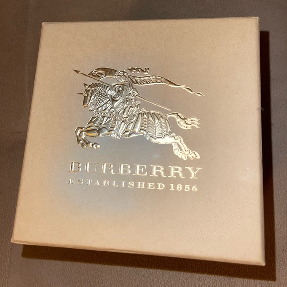 Burberry Watch Box (with passport) - Picture 4 of 5